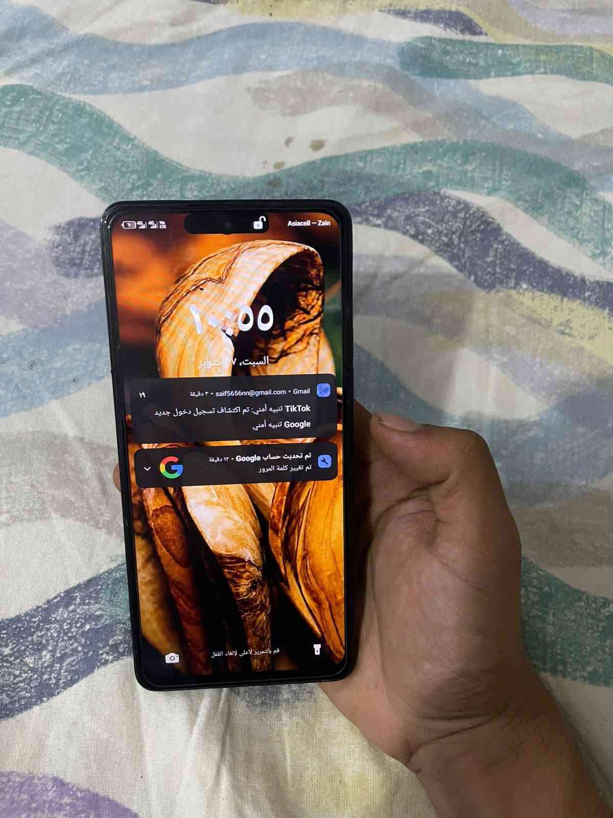 كامون 20 برو • ٢٥٦ • شاشة أصلية