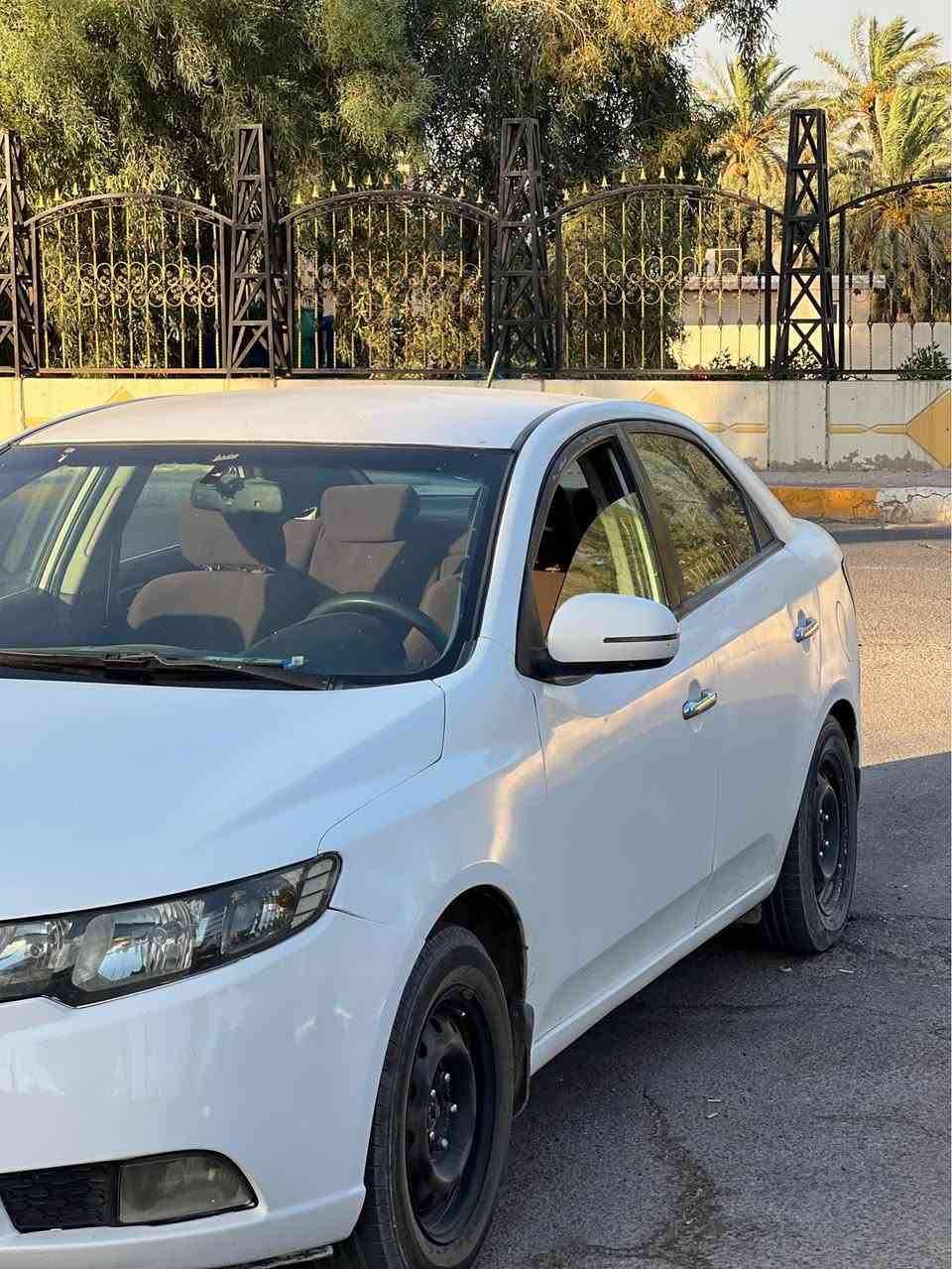 سلام عليكم سيراتو. مديل ٢٠١٢ خليجي 
بيه قطع صبغ ابيع حزام. 
منضومه غاز 
منضومه تبريد جديده 
ادامه على مكينه 
كير ٦نمر 
مكينه ١٦٠٠
تايرات جدد 
داخل نضيف 
نواقص 
بيه صوت راجز 
وبيه داريم شفت ايسر 
فقط 
السعر ٧٦
مكان الدوره 
*********** بغداد, العراق
