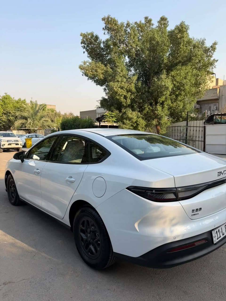 السلام عليكم عندي بي واي دي سيل5 السياره زيرو ماشيه2000 فقط داخل ابيض السياره  موضحه بل صور السياره كلش جديده رقم بغداد ب اسمي عارضها ب22 مليون وبيه مجال بسيط مكان السياره بغداد حي العدل للاستفسار ***********
