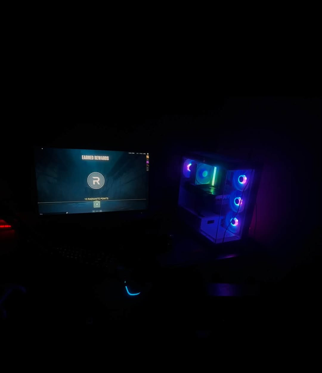 سلام عليكم تجميعة نظيفة كلش مع شاشة المواصفات
Rtx3080ti msi ventus
15-14400f
B760 asrock
Ram 16gb 2*8 mass 3600hz
Psu 850 rocket
m.2 512gb
Case antec
مواصفات الشاشة redmi
2k
180hz
27"
العنوان بغداد السيدية 
***********
السعر مليون و450 مع الشاشة
