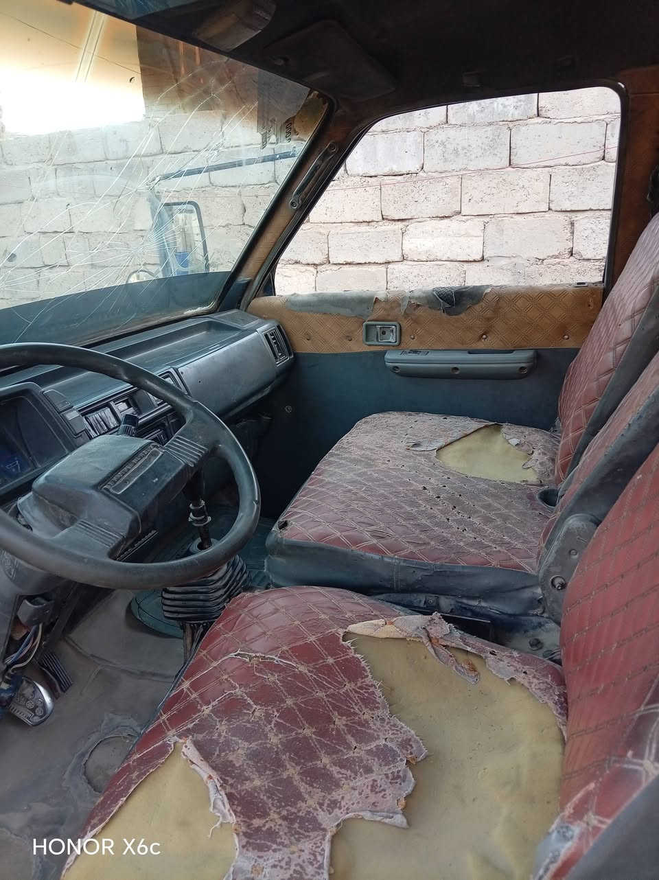 سلام عليكم ورحمة الله وبركاته سيارة كيا بسته البيع موديل 95 سيارة جاهزة حلوه عل بلاد رقم بغداد ألماني سنويه مانافذه شرط تحويل مباشر كير ومحرك جديد سعر 35 وبيه مجال حك الجيه مكان سيارة فلوجه رقم الهاتف *********** =***********

نص مكتوب في الصور:
- HONOR X6c