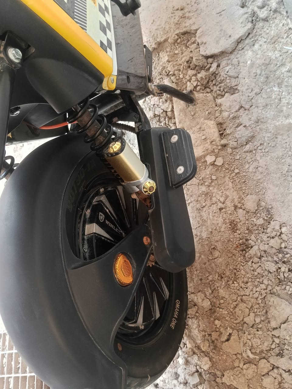 R11 للبيع
نضيفه وبلاديه بطارياتها بيهن انتفاخ قليل وشغاله كلشي مابيها وين ماتحب روح بيها وماتصرف 
كل كهربائياتها شغاله 
ومابيها نقص ابد سعرها 400 الف وبيها مجال كلش كلش قليل 
جماعة ال 350 رجائن لاتشلع كلبي 
العنوان بصره ابو الخصيب مقابيل صناعية حمدان 
الرقم ***********
