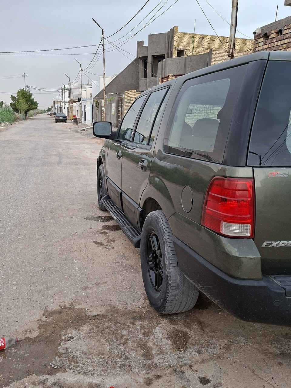 السلام عليكم ورحمة الله وبركاته
فورد اكسبديشن موديل ٢٠٠٤ وكالة عامة مزاد النجف كل تفاصيل التسجيل كاملة حتى هزة وفحص داخله السيارة محرك جديد  حجم ٨ سلندر سعة  ٥٤٠٠ .. كير  جديد ضفيرة محرك جديد ضفير كير جديد عقل جديد قاعدة فيوزات جديد  نوزلات جديد مجاول ثلاجة منظومة بانزين جدي فيتم جديد  تايرات تخم وبعد هواي تفاصيل السيارة مبدل بيهة و متعوب عليه امانة الله مال جناي اني عسكري واروح واجي بيهة فلازم اضبطهة وشرط الفحص شلعه مخيفه تشلع التبيلط شرط ترايك ٢٠٠ كم وين ما يعجبك مكان السيارة ديوانية التواصل على رقم الهاتف *********** واني خادم للطيبين سعر السيارة ٥٥ باقي فقط على الكمرك تستلم لوحات اسف الاطاله تحياتي
