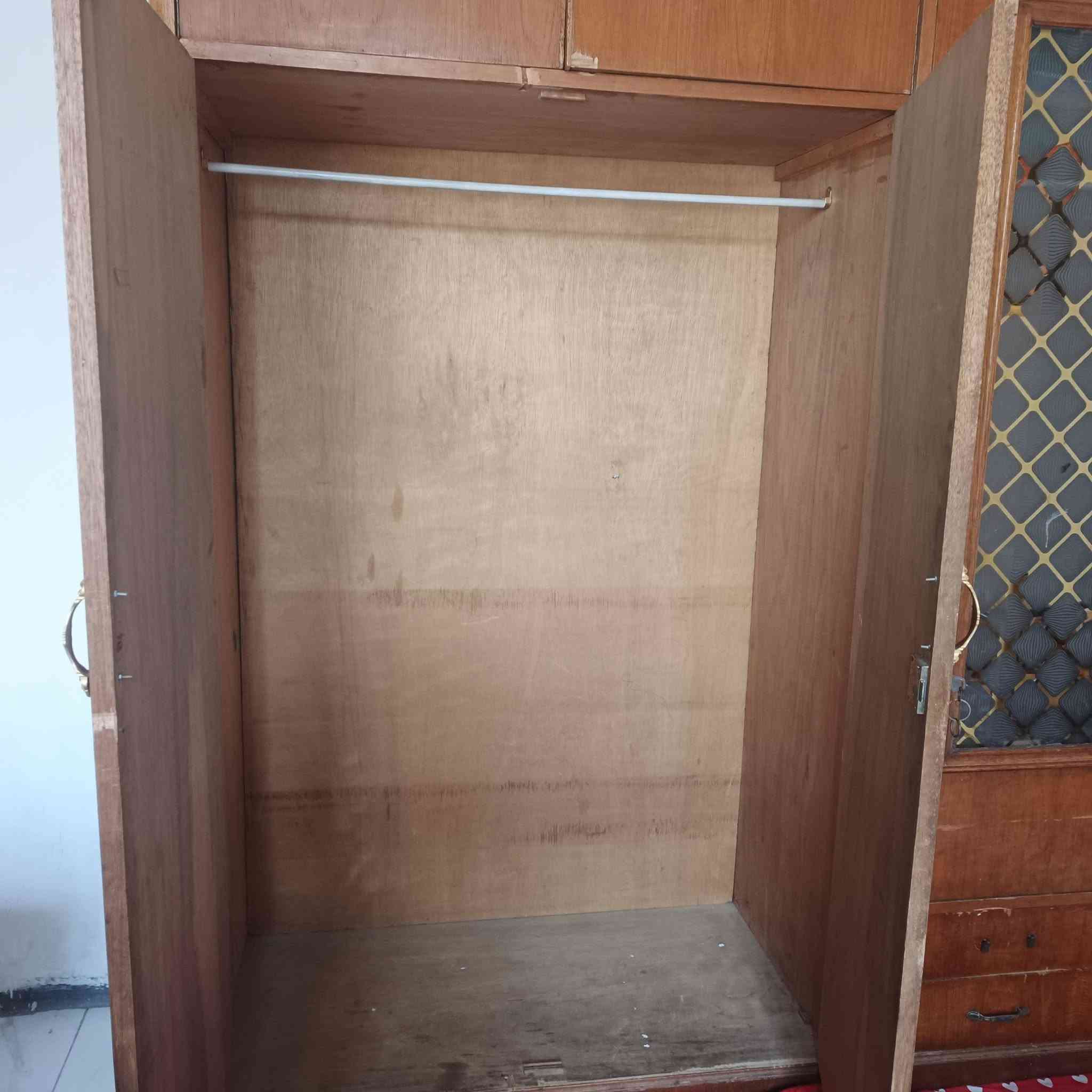 السلام عليكم من رخصة مدير الكروب كنتور تزكام خمس بيبان وملحق وجه ودنك صاج نظيف يرادله بس صبغ السعر ١٠٠ ألف الشراي يتصل ويدلل ***********  المكان بغداد بلديات شارع معمل الجكاير
