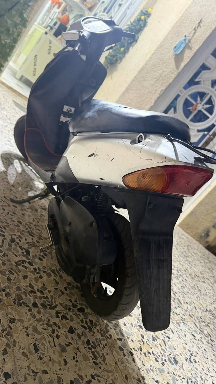 السلام عليكم
للبيع دراجه ساسوكي رياضي مكينه مجفته
ناعمه تخبل درجه حلوه جاهزه نقص بس باتري
أوراق بسمي السعر 180 مكاني ميسان مغربه
الرقم ***********

