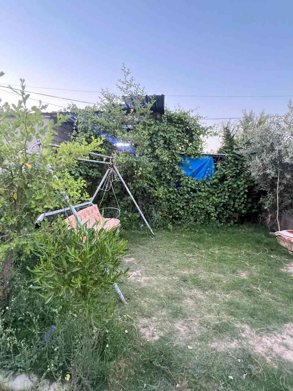 بيت للبيع مساحه 370 غرفت نوم مطبخ صحيات حديقه كراج عنوان كركوك حي خضراء ***********
