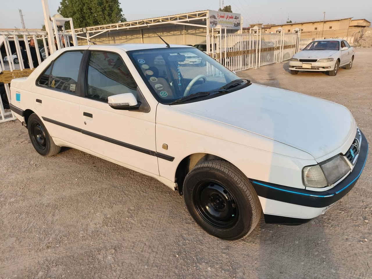سلام عليكم بيجو 405 جلاكص للبيع مديل12 كفاله من تبديل وضربه وصبغ جاهزه لايت زنون سنتر لك كير مكينه حداديه تبريد ثلج سنويه ل27 جاهزه معايزه كلشي وبل عافيه عل ياخذها 44 وبيها مجال مكان نجف مشخاب ***********
