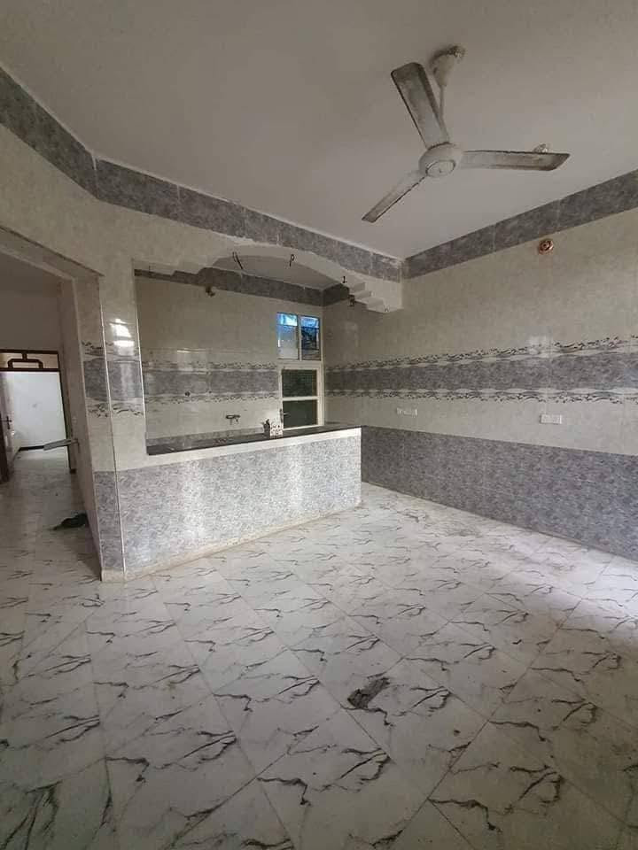 #للبيع او مراوس ب نص قطعه او مشتمل طابق ونص

 ب٧ الاف او ١٦ او ١٧

🏡بيت مساحة 250متر الواجهه 12ونص والنزال 20 م 
طابو صرف بناء طابوك 
الفلوجه حي الشهداء منطقة 21الف خلف عماره الجنابي 
يحتوي على 
غرفتين نوم 
صاله 
مطبخ واستقبال 
صحيات منور 
السعر 110مليون 
***********

     ((بيع او مراوس فقط))
