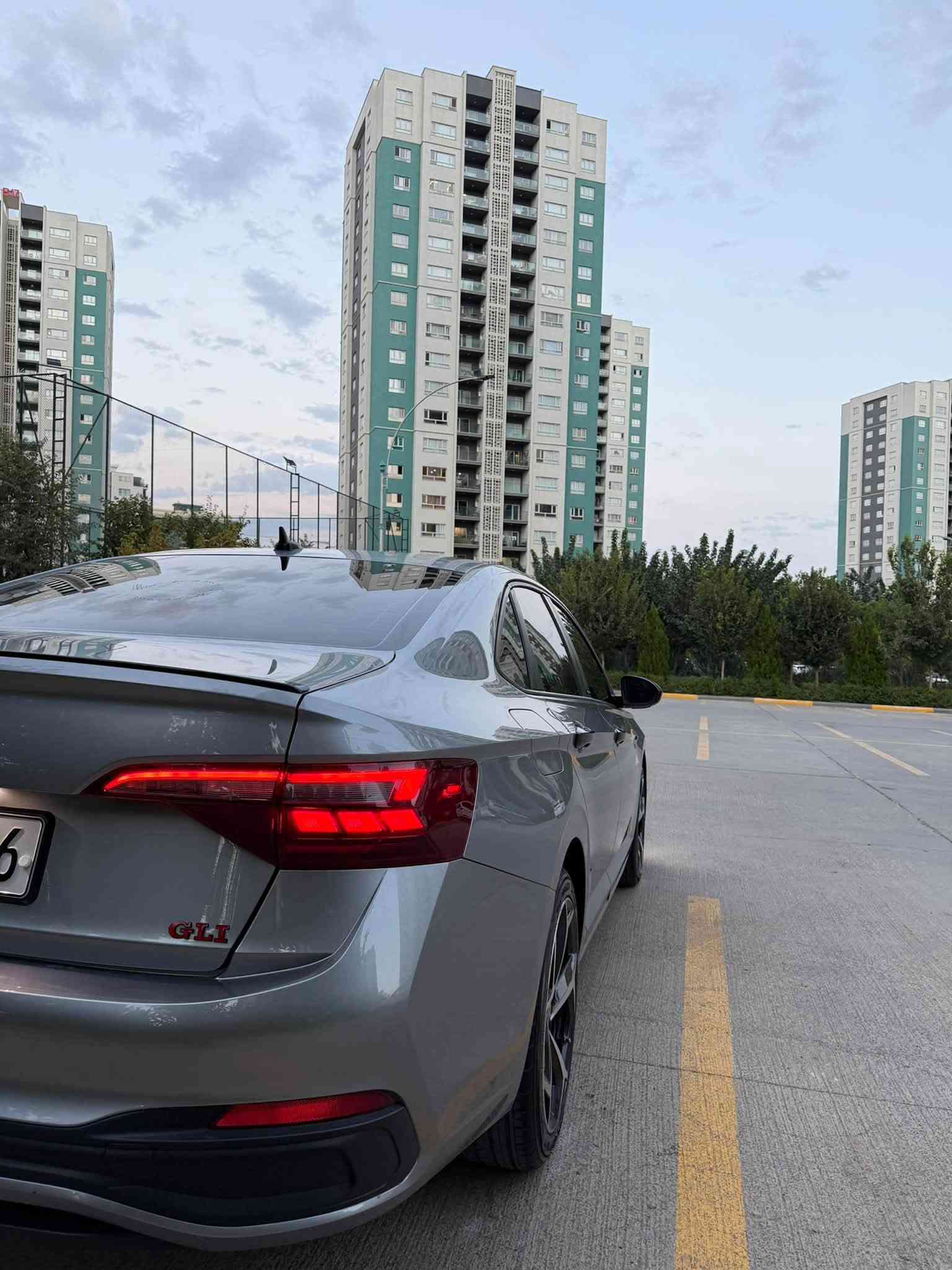jetta 2024 1.5 turbo S sport
سلام عليكم  ماشاءالله لە ماڵی هەموو لایەک 
جیتا مواسەفات س سپۆرت  ٢٠٢٤ ٥١٠٠٠ کیلۆمەتر هەزار رۆشتوە
 مواسەفات  . رادار . خەتی جادا . کوشن هیتەر . 
تەبرید لەمس . 
گێج ئەلیکترۆنی  بە ٣ بەشی جیاواز تەحەکومی پێ ئەکرێ
٣ گێر ئۆتۆ.عادی.سپۆرت.تەعدیل سورعە. ئۆتۆ ستارت ئستۆپ
 بە ناو خۆمەوەیە هەمو شتێکی تازەیە سێرڤز کراوە هەمو گیانی بە شەرت ئەیەمێ تازە یە سارەکە جاملخی سەکنی بۆیاخە بێ 
ناو گرتن.....  نرخی ١٣٤ مەعامەلەیەکی زۆر کەم.  شوێن سلێمانی
***********  
*********** وەتسئاپ ی لەسەرە

نص مكتوب في الصور:
- ***********