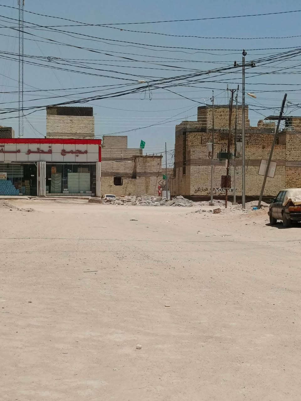 يا الله
بيت للبيع طابو صرف ٢٠٠متر) حي النداء

قريب ع شارع ٦٠) طابقين ٤غرف نوم صاله براني مطبخ

صحيات داخليه وخارجيه البيت نقص بس ارضيه وبياض 

البراني والصاله كراج وحديقه زغيره

البيت حر باسمي للاستفسار (***********) النجف
السعر ب١٦٥وبي مجال لشراي
