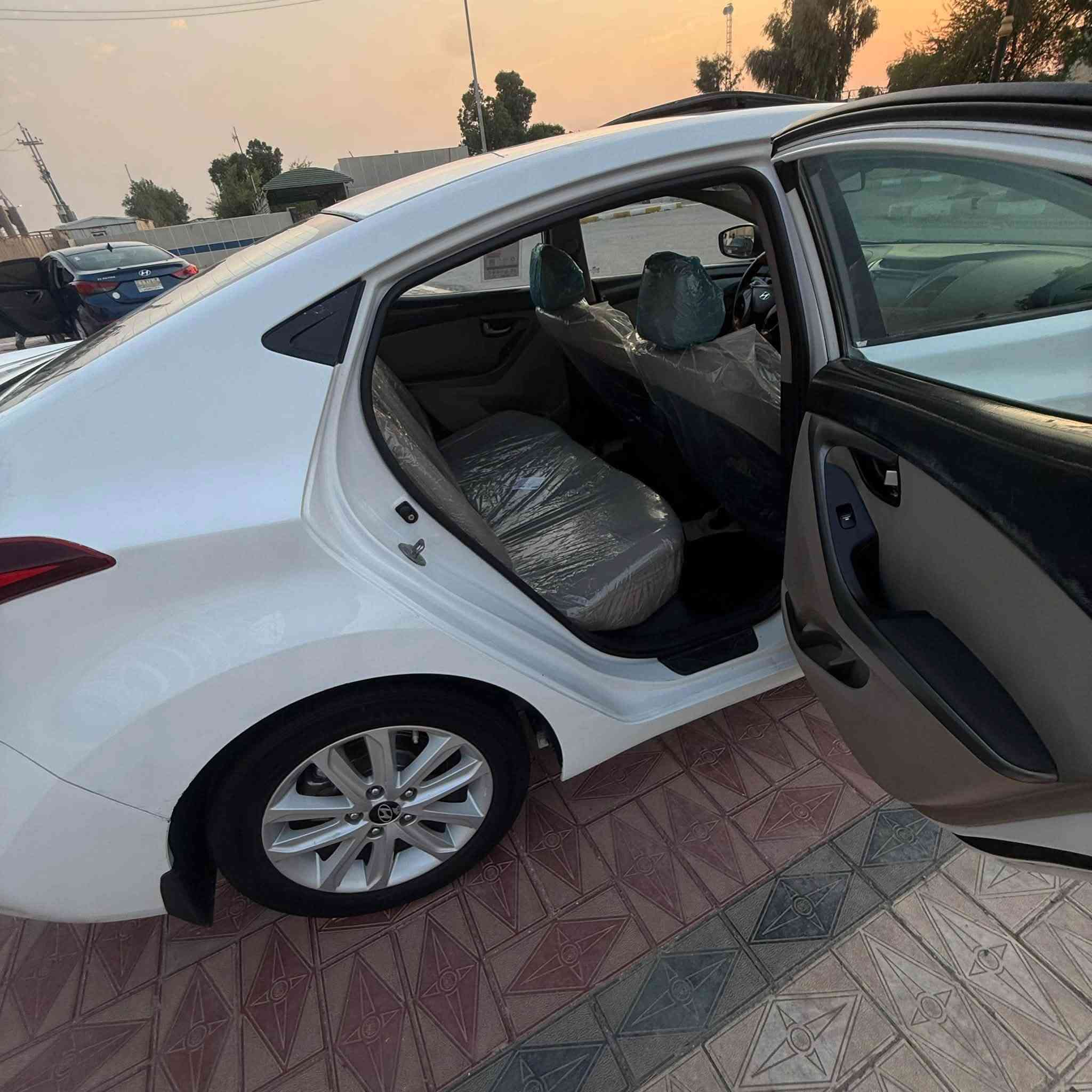 يالله النتره موديل 14شكل ال 16داخل وخارج 
رقم بصره الدولي تحويل مباشر 
سنويه ل 2030
مصفره غرامات 
سياره فول مواصفات 
فتحه اشاير بل مري 
تبريد قطعتين 
شاشه تاب بلاديه 
لايت لد عدسه زنون 
داخل كله صاج بلادي 
مكينه صال 3اشهر شادها 
حداده 100/100
كير ومكينه وحداده مكفولات 
سيراه جديده بمعنه الكلمه 
بيها بنيد مبدل اصلي + رشات بصيطه اثر تشليع على كد جف الايد 
مكان ناصريه مركز 
#السعر 105
تواصل ***********
