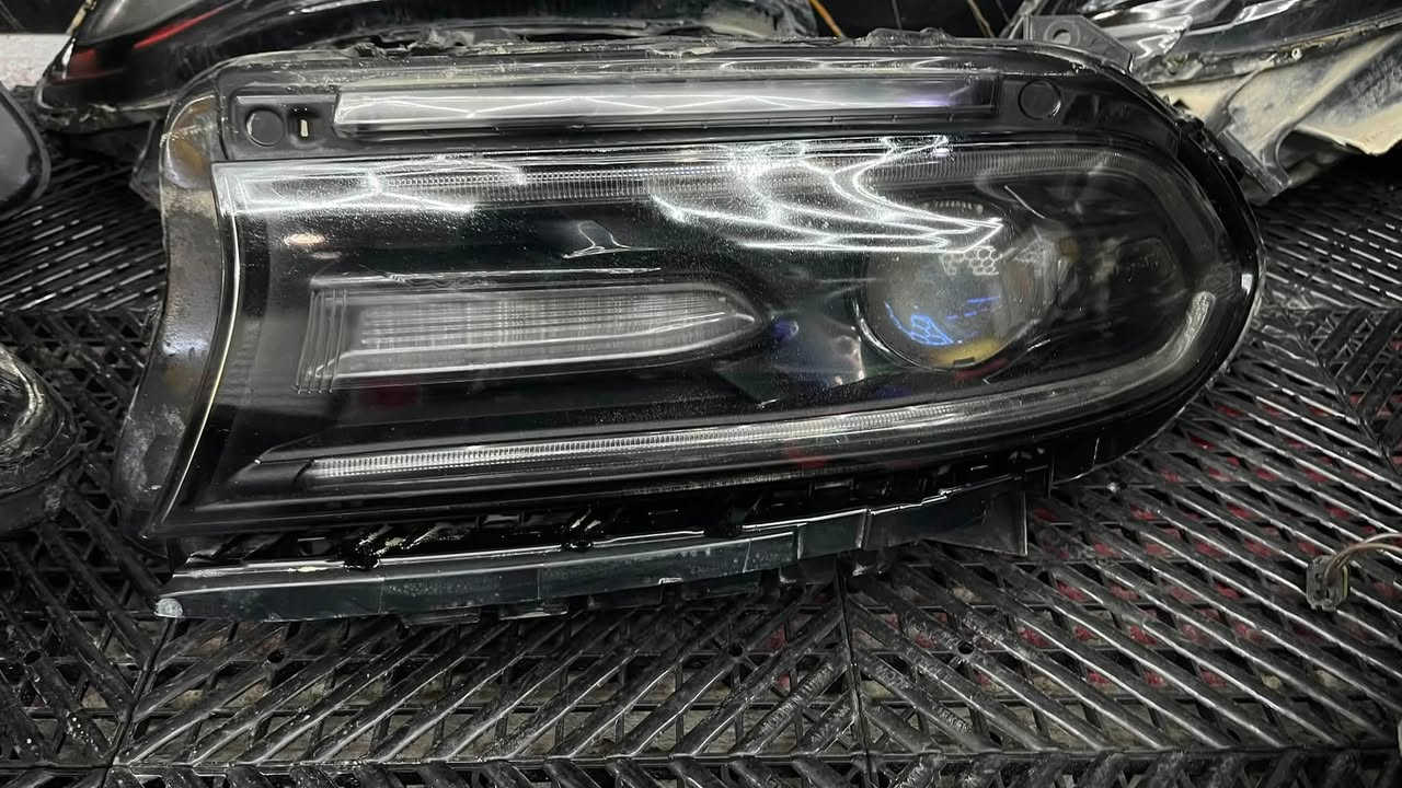 لايتات جاجر زوج بس 100بصرة 
رجان لحد يكلي تفصيخ لو تجاري 
هنة رخيصات بيهن يراد جلي لو تدديل مازدات بيهن جديدات 
أبيع شوف لعين بيهن متقيل لوان 
***********
