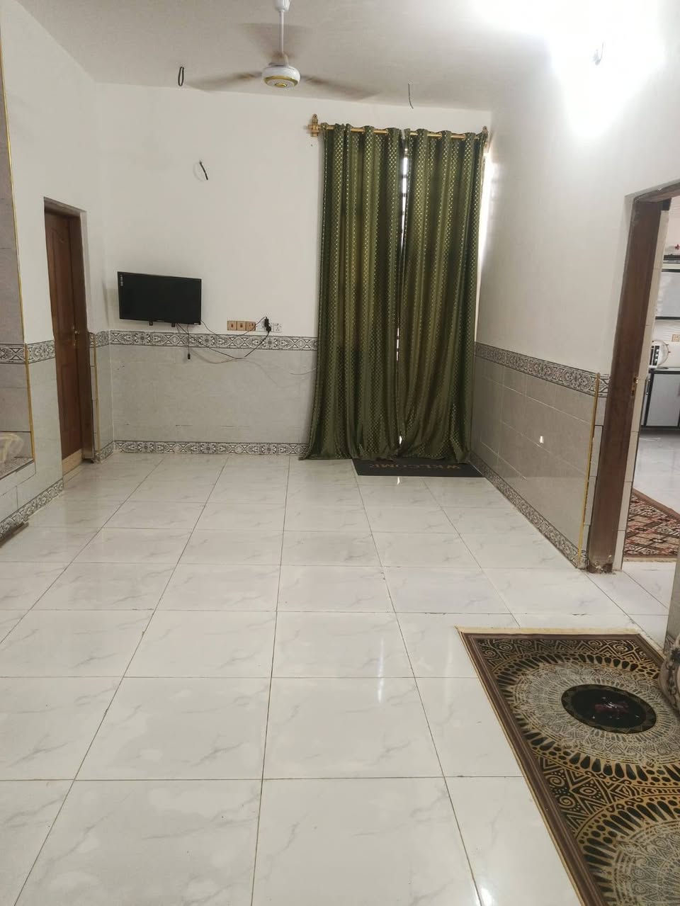 سلام عليكم 
بيت زراعي للبيع بناء جديد غرفتين وصاله ومطبخ ديوان وصحيات ودرج متوفر بيه كافة الخدمات المساحه ٣٠٠ المكان بكاع الخنجر نهاية حي الإعلام على الحولي اي استفسار اتصل أو وتساب على الرقم  ***********
