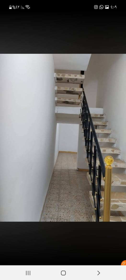 بيت ١٠٠م للبيع طابق واحد طارمه وصحيات خارجية أستقبال ومطبخ وصحيات داخليه وغرفة نوم  .شهداء سيف سعد خلف متوسطة بغداد البناء نظيف طابو صرف  السعر 115 مليون مع المجال  ***********
