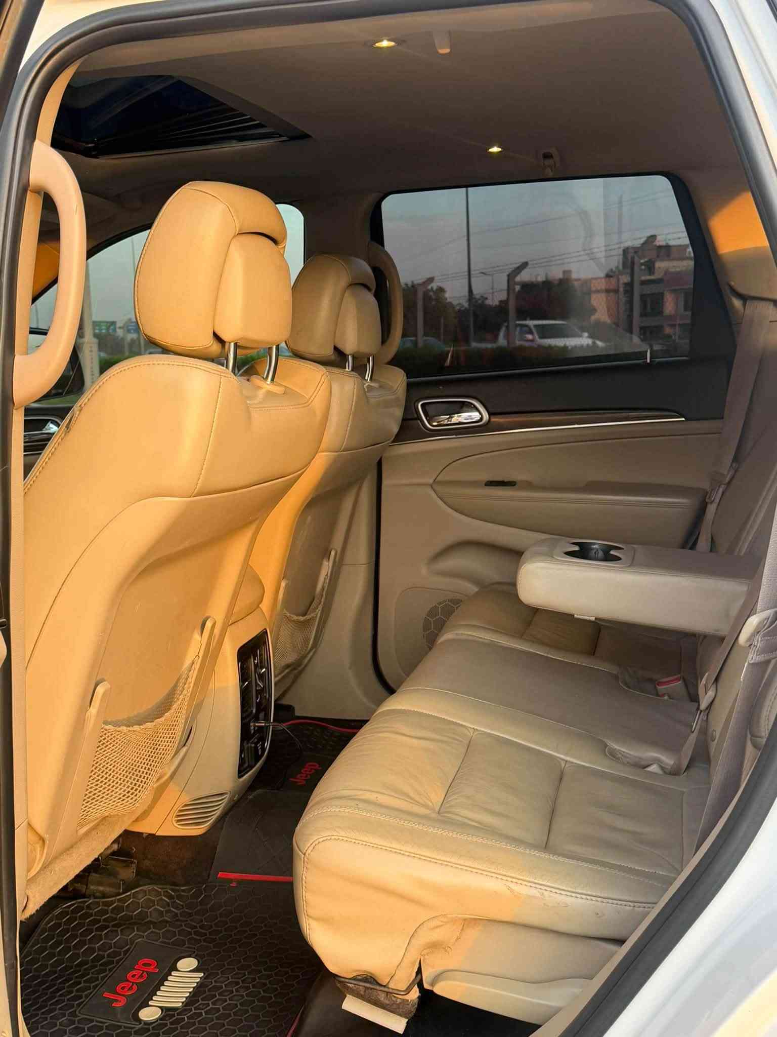 السلام  عليكم ورحمة الله وبركاته

‏‎‏‎       ——— لـلـبـيع او مراوس -----

جيب گراند شيروكي - Jeep Grand Cherokee

‏‎‏‎وراد امريكي .     —    

‏‎‏‎الموديل           —    2018

فئة.                 —    لمتد 

حجم المكينه   —     3600/ V6

‏‎‏‎اللون               —     ابيض     

‏‎‏‎المسافه المقطوعه — 100mi

‏‎‏‎حاله السياره.    —    ( جاملغ +بنيد بدون شاصي بدون لغد فقط بارد بلغد وبيه بلقماره رصعات مال حالو مال بغداد شي قليل )

‏‎‏‎المواصفات 

‏‎‏‎- بصمة تشغيل 

‏‎‏‎- بصمة أبواب 

‏‎‏‎-تشغيل عن بعد 

-رادار خلفي 

‏‎‏‎-كشنات جلد بيجي

- شاشه ديجتال 

-اشاره بالمرايه 

-حساس  خلفي 

-بردات خلفيه ‏‎

‏‎‏‎-شاشه كبيره تدعم نظام الأبل كار باي ونظام الاندرويد

-شاشه عداد ديجتال

-فتحت سقف  

‏‎-دبل اكسل 

‏‎-اوتو ستوب

‏‎-وضعيات قياده 

‏‎‏‎-كشنات تدفئة ( اماميه - خلفيه ) 

-كشن السايق خزن ميمور 

-ستيرن تدفئة 

‏‎-صندوق كهربائي 

‏‎‏‎-كرسي السايق والراكب بحركة كهربائيه 

‏‎‏‎-تحكم ستيرن جهتين 

‏‎‏‎-تحديد سرعه 

‏‎‏‎-مانع انزلاق 

‏‎‏‎-ليد نهاري

‏‎‏‎-كامره خلفيه دواره 

‏‎‏‎باقي المواصفات المعروفه 

‏‎‏‎السعر            — 18500 وبيه مجال بسيط  

‏‎‏‎رقم السياره    — السليمانيه   سنويه مضلل 

‏‎‏‎موقع  السياره — بغداد الغزاليه  

‏‎‏‎للأستفسار.     — ***********
