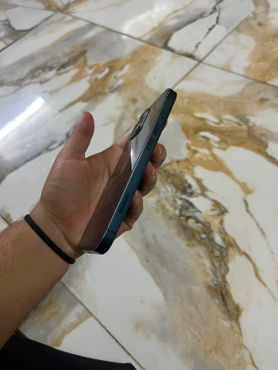 ايفون 13 عادي*
- *التخزين*: 128GB
- *البطارية*: 100% مستبدلة
- *اللون*: نيلي
- *النسخة*: شرق اوسط ماستر AAA
- *الشغال*: اتصال ✅ سيمكرت ✅ فيس ايدي ✅ واي فاي ✅ كامرات ✅
- *الحالة*: بدون عطل او مشكلة، وتفحصه على راحتك
- *الشاشة*: مستبدلة - 3 خيارات، الالوان واللمس فول
- *السعر*: 275 الف وبي مجال
متواجد واتساب رقمي ***********شعندك مراوس نزل
