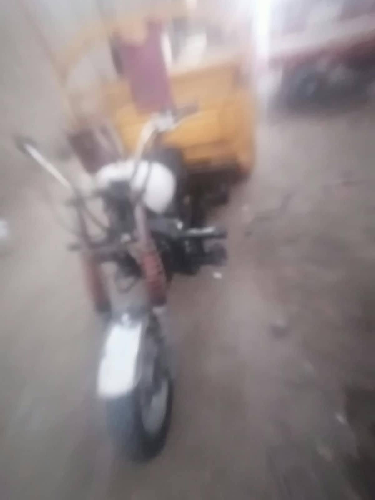 سلام عليكم ستوت للبيع ادوات فر س حلوه نظيفه محرك ما ابيها كهربائيات شغاله ستوته حلوه  بديه نضيف مكان  البصره  ابولخصيب سعر750بيه مجال قليل  ***********

