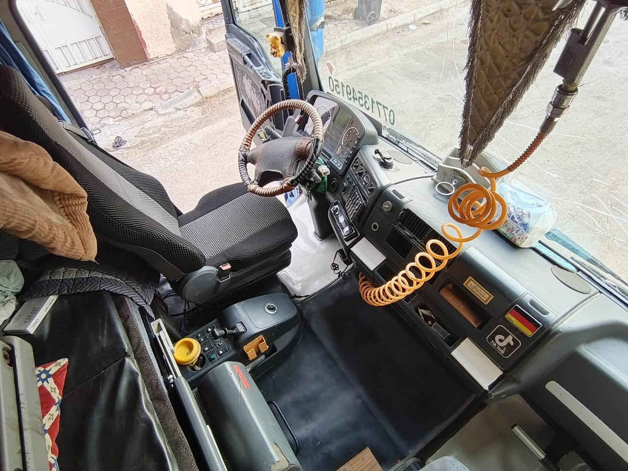 سلام عليكم اخوان مان للبيع 2005 بم ونوزل كير اوتو بيه خيط بخار بدون تنقيص بسنويه مكتوبه رأس قاطرة ونصف مقطورة باعتبار بس رأس تخم تاير وكهربائيات كاملة سيارة كفاله عامه بوجهك للشغل مدوس بريك هذا رقمي ***********
