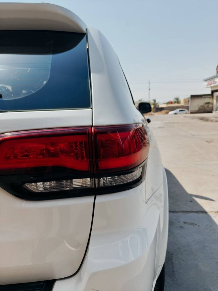 جيب كراند شيروكي 
الموديل   2020
المحرك : V6.  3.6L 
‏‎رادارات جانبيه خلفيه 
‏تحذير الخروج عن المسار 
‏‎تحذير النقطة عمياء  .
‏‎نظام تحذير عند التقاطعات.  
‏‎ كشافات الضباب LED. 
‏‎ دخول ذكي
‏‎حساسات خلفية. 
‏‎ مانع تصادم خلفي. وامامي و قيادة ذاتية 
داخل جلد اسود 
بانوراما 
اخشاب داخلية 
لدات محيطية 
شاشة كبيرة و نظام صوت الباين ١٠ سماعات و دمام خلفي بالصندوك 
كشنات كهرباء الامامية و كشن السائق حفظ ذاكرة 
جميع الكشنات تدفئة مع الستيرن 
مودات قيادة 4x4 
تخم ويل ٢٠ و تايرات جدد 
المري قلاب وي البك / تدفئة / اشاير
صندوك كهرباء 
ماشية  70   ميل 
  بيها قطعتين بس 
*********** للتواصل واتساب فقط
مكلف بالنشر البصرة, العراق
