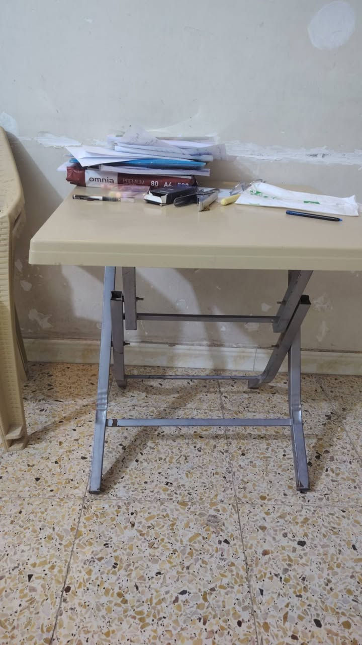 الطبلات ٤ عل ٢٠ جديد.
الكراسي  أخذه ١٠ يريدهن ٨ عل سطرتهن بيهن مجال  ***********
