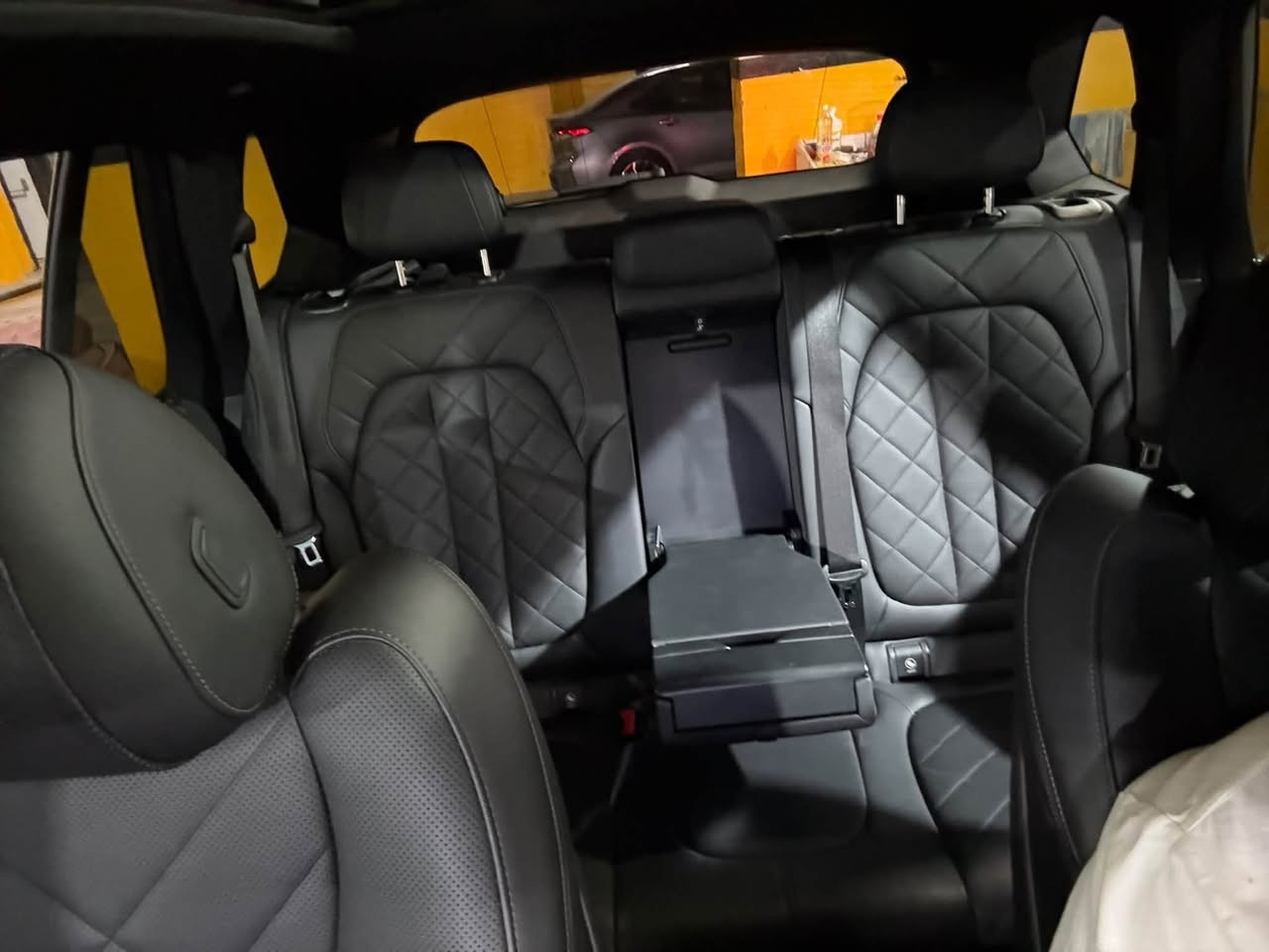 🚘 BMW X5 sDrive40i | 2023 🇺🇸

🔥 BMW X5 موديل 2023 — مواصفات أمريكي
سيارة صاروخ، مرتبة ومواصفاتها قوية جداً 👌🏻

⚙️ المحرك والأداء
• 6 سلندر خطي
• 3.0 Turbo TwinPower Turbo – B58
• 335 HP
• 450 Nm
• جير أوتوماتيك 8 سرعات Steptronic
• sDrive – دفع خلفي
• 0–100 تقريباً 5.3 ثانية
• اقتصادية جداً بالنسبة لفئتها

✨ التجهيزات
• دشبول صاجي مع جلد
• كشنات صاجي مع جلد – 3 فئات
• كشنات تدفئة 🔥
• تشغيل بالكارت
• جنطة كهربائية قطعتين
• كاميرات 4 جهات 360°
• تحكم بالكامرات
• بانوراما كهربائية
• جنوط رياضية Two-Tone
• LED خلفي كامل
• دعاميات M Package 2025

🔧 حالة السيارة
• ضربة خفيفة جداً
• باب خلفي مبدل وكالة
• تصليح مكان البانزين على البارد
• كاملة من جميع الجوانب
• ما بيها أي ضربة داخل العراق
• الفحص مفتوح للمشتري وبأي مكان يختاره
• السيارة باسمي شخصياً

💰🔥 السعر: 41,000$ فقط

سعر مميز جداً وقابل للتفاوض للجادين
السعر محسوب للبيع، والجاد ما راح نختلف وياه 🤝

📞 ***********

📌 VIN: 5UXCR4C07P9R04681

الجاد يتفضل للفحص، والسيارة تنباع على الفحص.
