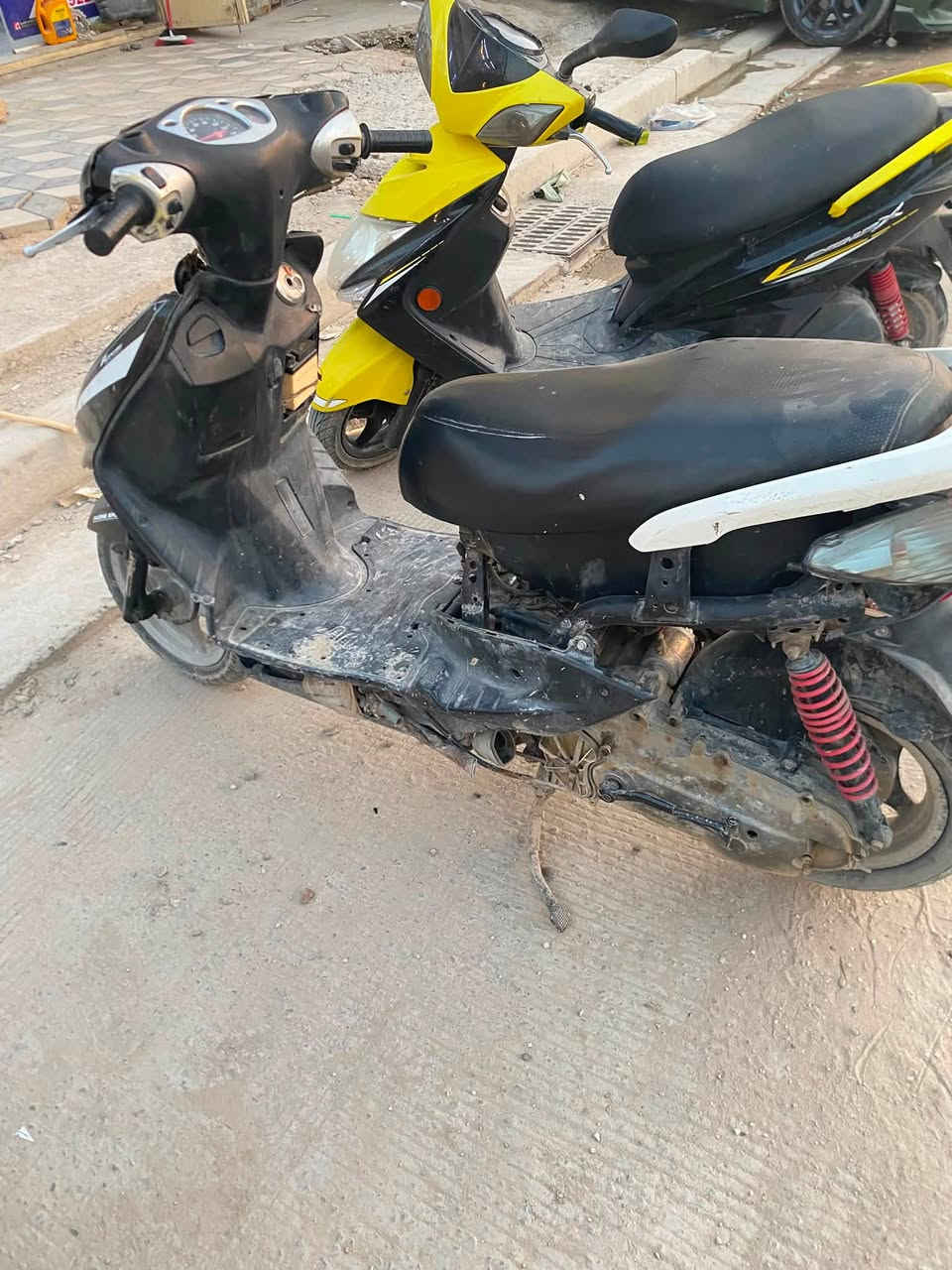 سكنز نثيه للبيع مامفتوحه ومكفوله  دراجه
نقص فقط كفرات  جيب فيتر وياك وتفحص نكره سلف وهندر بكل وقت مكاني حله 
السعر ٤٥٠ قفل  
رقمي ***********
وخاص مفتوح
