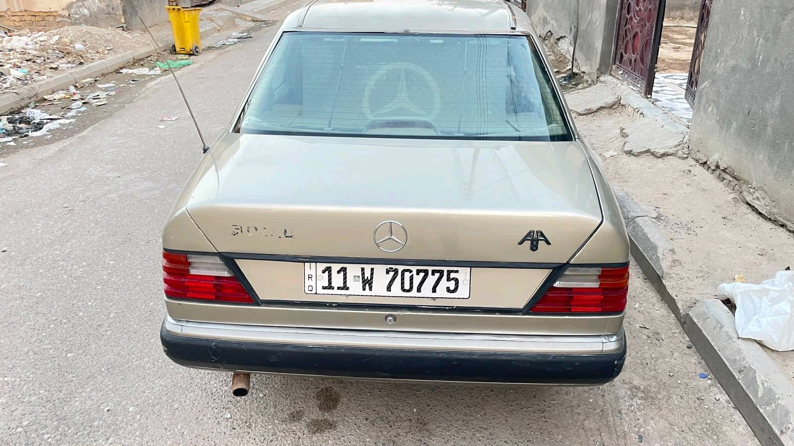 مارسدس دب مديل  89 ضربته فقط الباب الخلفي جهة العبري قواعد وحده سليمه وثانيه طاكه وتاركه ما معمره رقم بغداد انكليزي 
***********
سعر ٥٥ وبيه مجال قليل