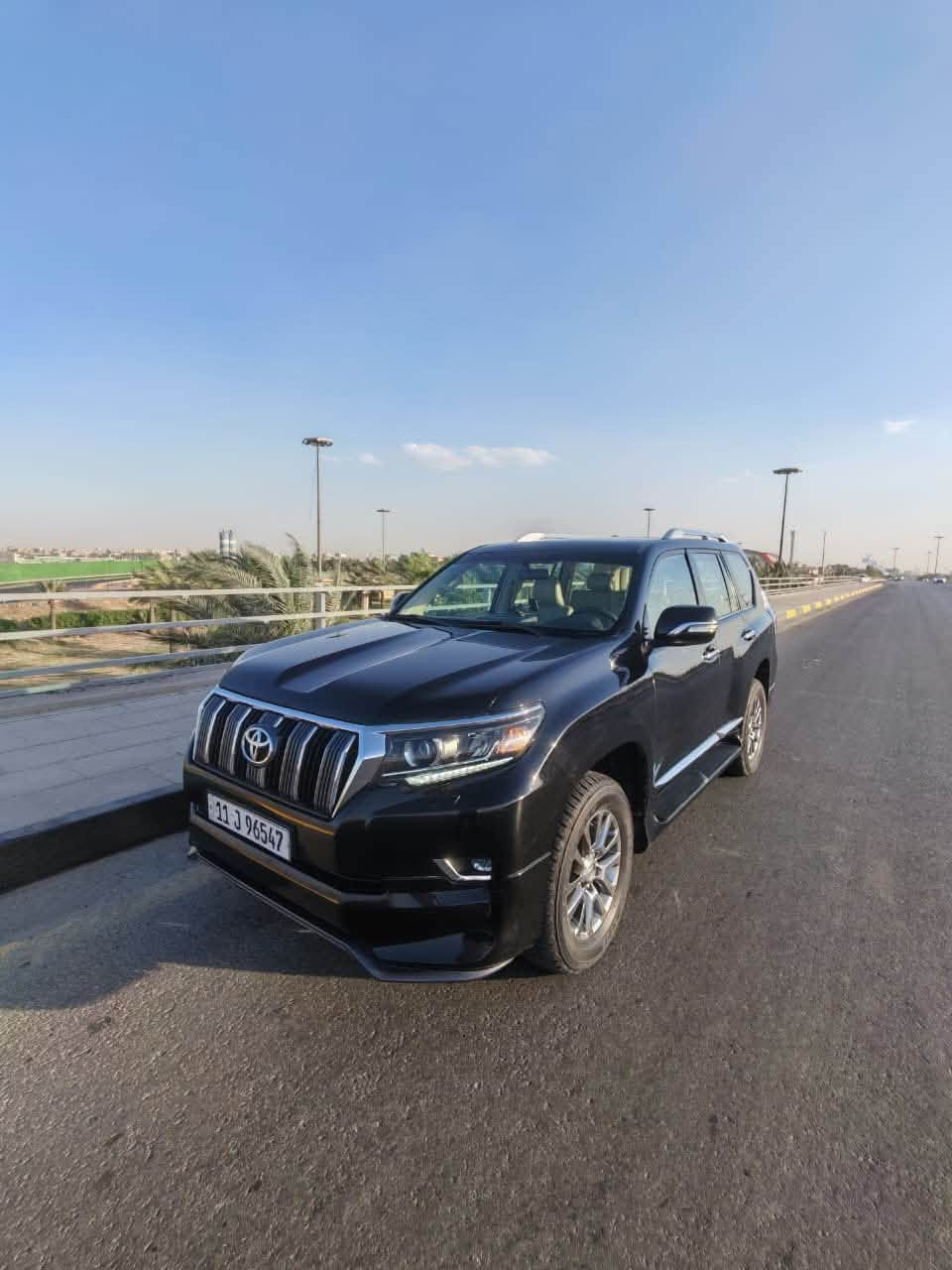 السلام عليكم
تيوتا برادو VX 2019 
السيارة وكالة SAS خليجي 
السيارة اعلى فئة بل برادو فول مواصفات 
فتحة سقف 
كشنات جلد (كهرباء) و (تبريد كشنات) 
لايتات متحركة مال VX 
دشبول VX 
شاشة كبيرة 
تحكم ستيرن (جهتين) 
مري شفط 
وباقي مواصفات ال VX 
السيارة ماشية ١٢٧ الف وكل صيانتها بلشركة واوراق الصيانة عندي 
السيارة نضيفة ومابيها نواقص صار عندي بيها تبديل باب وجاملغ اصليات نفس اللون شركة بسبب طخة بسيطة وصار عندي بيها PDR 
سعر السيارة: 360$ ورقة وبيها مجال 
مكان السيارة الكرادة 
للاستفسار ***********
