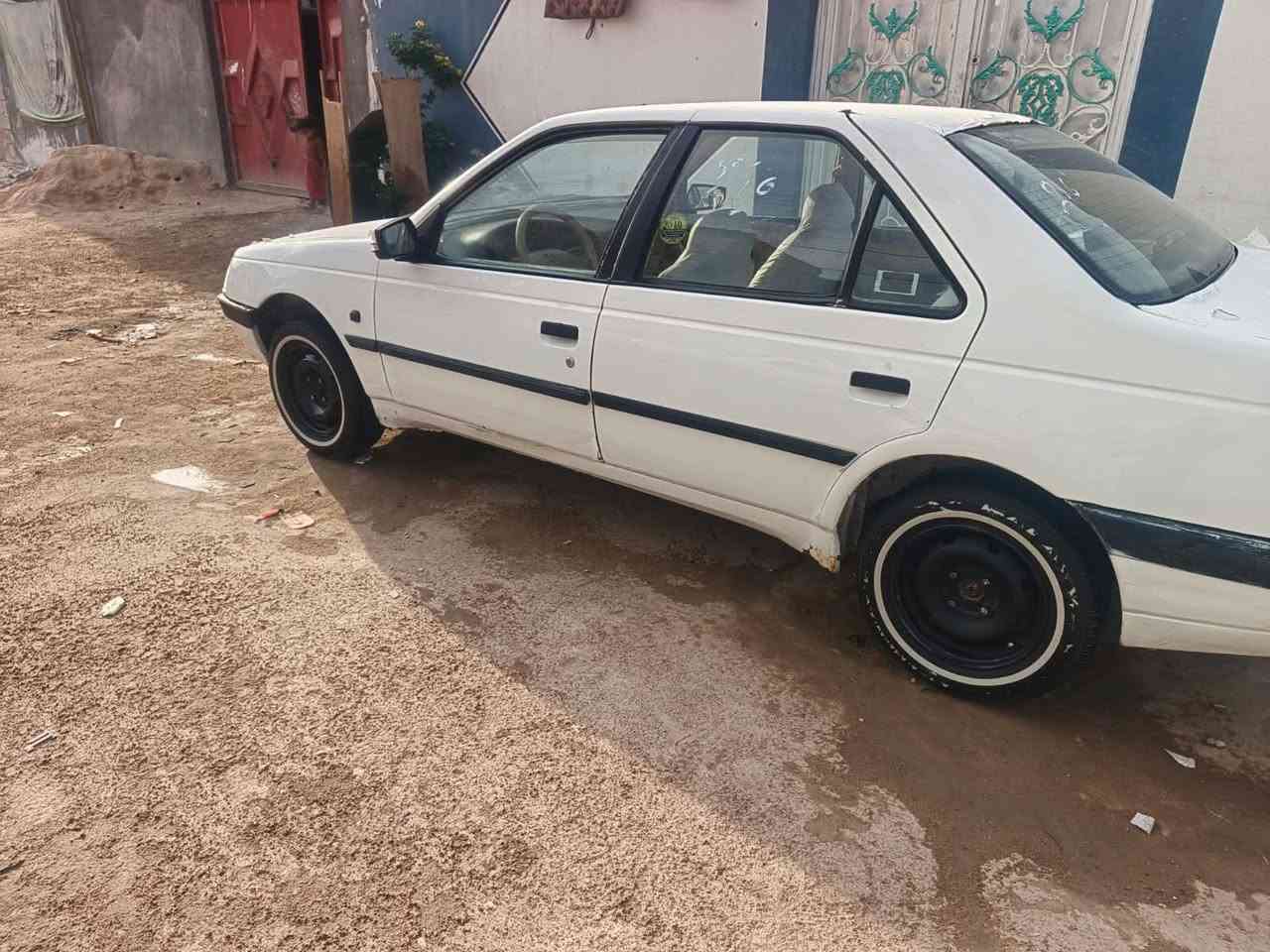 بيجو 405 • ٢٠٠٩ • قرب المطار