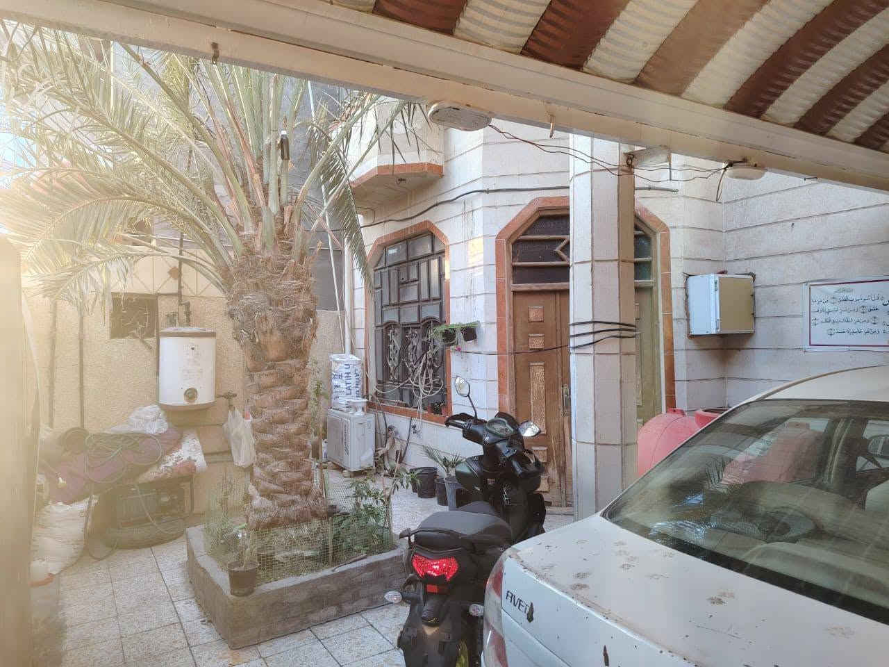 تحيه طيبه لمتابيعنا الكرام 💠
متوفر دار سكن للبيع منطقه الجربوعيه الاولئ
قرب هايبرد وليد السعر 175مليون مع مجال 
طابو صرف  مساحته ٢٠٠م بناء ٢٠١١ نظيف
طابقين
الطابق الأول
غرف نوم ٢
استقبال
صالة
مطبخ
صحيات٢
طارمه
حديقه
الطابق الثاني 
غرف نوم ٢
صالة
صحيات
للاستفسار مراجعه مكتب ابو سلام للعقارات سماوه حي الصدر قرب فلكه ساعه مقابيل مطعم دجله
اتصال ***********
واتساب ***********
