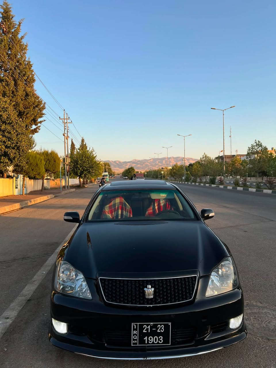 بەناوی خوای گەورە 
شاهینە براوە ١٨٤ قەپات مواسەفات 
جڵدو هیتەر سڵاید ئاوێنە ئیشارەت دینکە ئیستیل
بێ دوکەڵە گێرو مەکینە و ئەکسل بەشەرت 
دەعم و لێدراو سەقف هەمووی بەشەرت 
کامل جاهیزە تەنها برێکی نەبەسراوە 
تازە پۆلیش کراوە 
تەقەو رەقە بەشەرت 
چوار دەبڵی دایسی لە ژێردایە بەدڵی خۆو بەرزو نزمی کە
لە رەسمەکان جوان ترە 
ناونیشان هەلەبجەی شەهید 
*********** ڤایبەرو واتس ئەپی لەسەرە 

موشەریت تەلەفون کە لە خزمەتام جوابی کۆمێنت نادەمەوە 
ئەدمین ❤️
