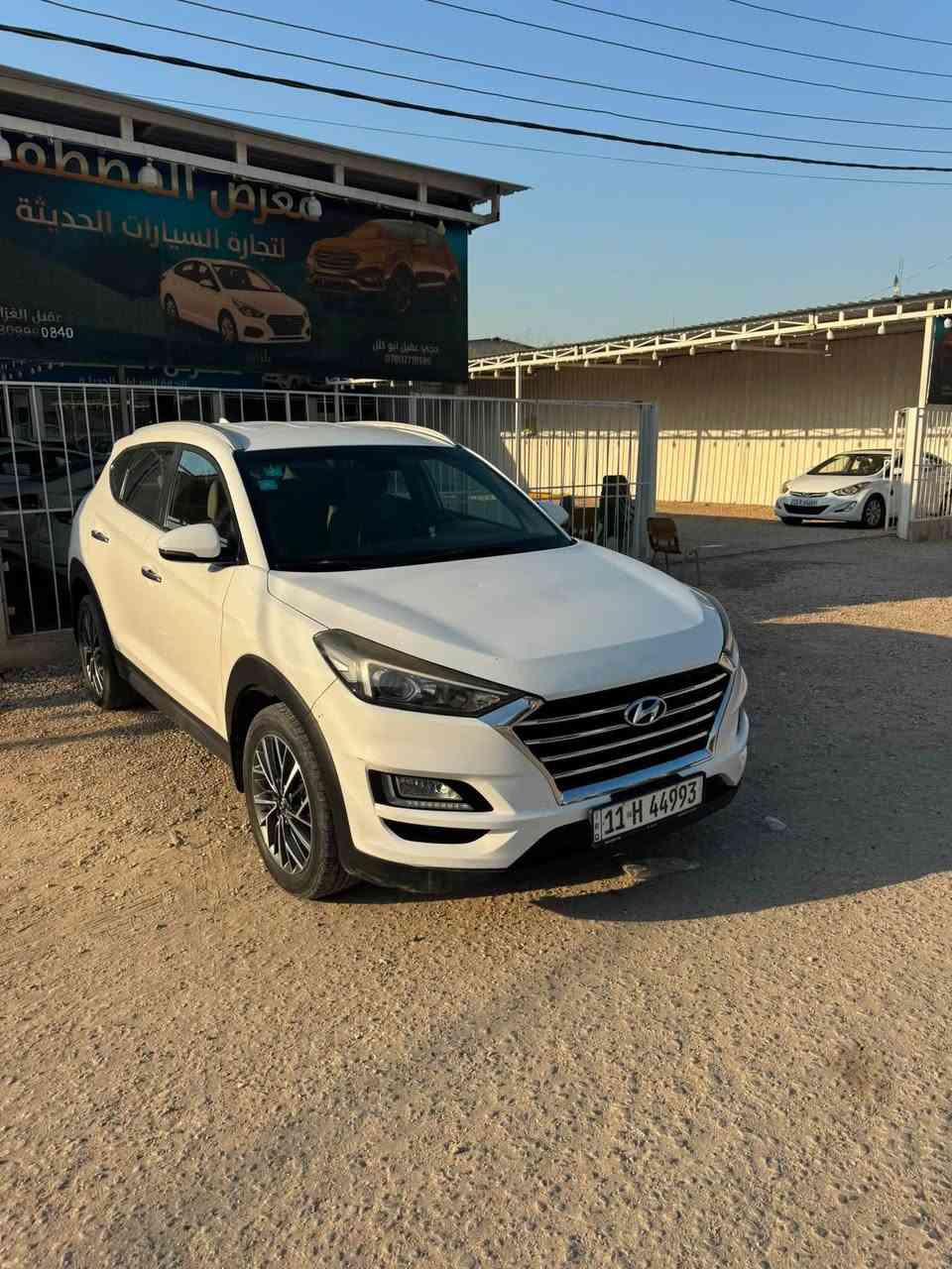 السلام عليكم توسان 2019 خليجي  كوري اصلي رقم انكليزي  
السيارة فول عدا الفتحه رادار بصمه شاشة كبيره 
السيارة مكفولة كفاله عامه عدا بيها خشم البنيد تعديل بصيط جدا على كد اصبعين تجي تفحص وتشوف 
السيارة جداً نضيفة 
السعر 180 
مكان السياره النجف الأشرف 
☎️ ***********

