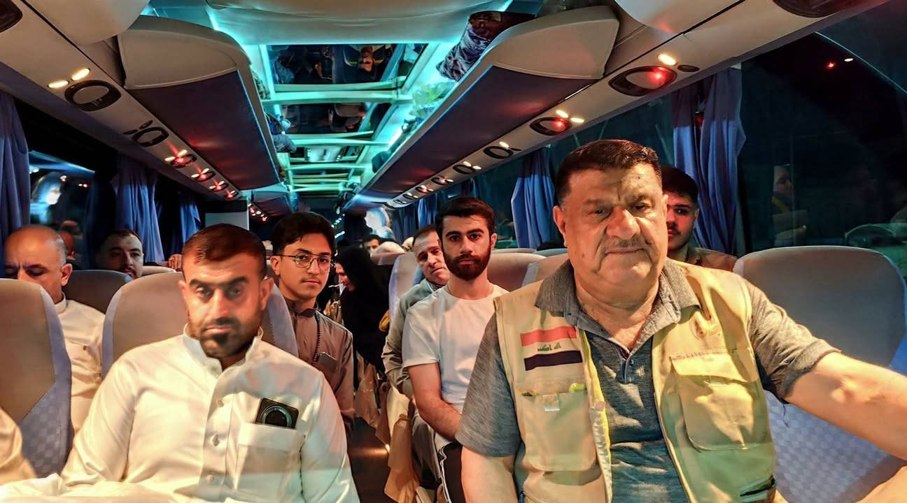 على بركة الله انطلقت قافلة شركة الحجاج العراقية لعمرة شهر صفر 1448هـ متوجهة الى مدينة رسول الله صلى الله عليه وسلم بعد اتمام جميع اجراءات السفر لله الحمد. القافلة بادارة الحاج عماد عبود الخاطر نسأله تعالى لهم التيسير والقبول والحمد لله على تمام نعمته. 
⭐مقاعد محدودة جدا لرحلة 8/10 ولا زلنا مستمرين بالحجز لرحلات ربيع الاول عمرة المولد النبوي. 
للحجز🚶‍♀️شركة الحجاج العراقية للحج والعمرة / رمادي شارع النخيل مقابل مديرية الموارد المائية.. 📲 ***********
