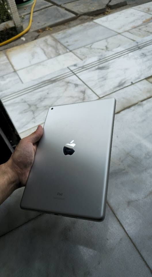 للبيع iPad 9 الجيل التاسع – نظافة ممتازة جداً 🔥
 Apple iPad 9th Generation
📱 الذاكرة: 64GB
🔋 صحة البطارية: 90%
🔄 دورات الشحن: 262 دورة
✨ الجهاز نظيف جداً ومحافظ عليه مثل ما واضح بالصور
✅ أصلي بالكامل وما مبدل بي أي قطعة
✅ ما مفتوح صيانة
⚡ أداء سريع وممتاز لان ما استخدمته للالعاب ولامره
🎓 مثالي للدراسة والمحاضرات
🎬 ممتاز لليوتيوب والأفلام والتصفح
✏️ يدعم Apple Pencil
🔐 بصمة Touch ID
🔎 الجهاز متاح للفحص الكامل قبل الشراء والفحص حق المشتري.
💰 السعر: 285 دينار عراقي 
رقمي : *********** ناصرية, ذي قار
