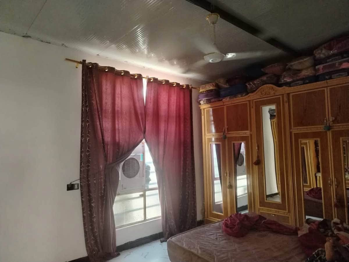 سلام عليكم بيت بمساحه 350 مع الحديقه
يحتوي 2 فرف نوم  5.50x4

مطبخ 4x4

مضيف 7x4

صاله 7x4

حمامات خارجيه وداخليه

+مخزن

شارع تبليط للباب 

عقد الارض زراعي 117

خلف جامعه كربلاء مباشرا البزل الرابع قرب المختار ابو رعد

سعر 52 مليون مع المجال ***********
