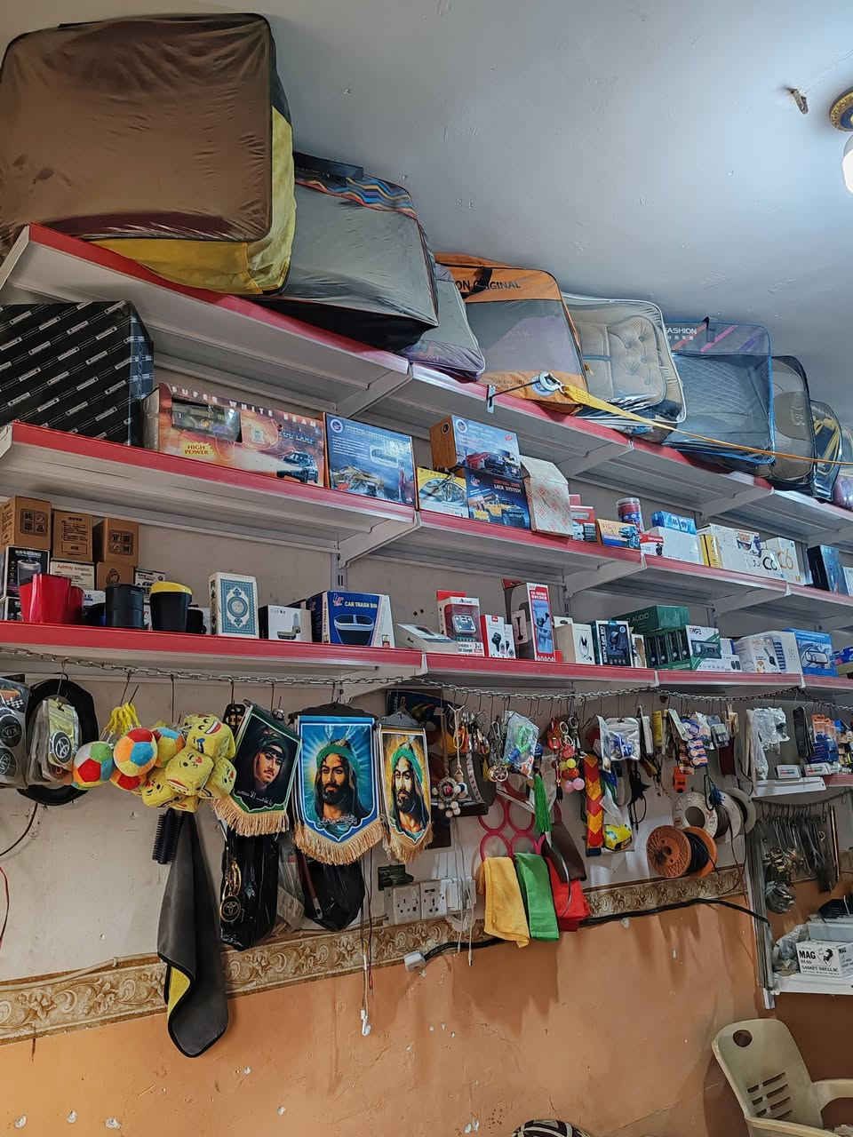 غراض المحل كماليات سيارات للبيع سعر جملة كافة انواع غلاف الكشن وكبات العنوان بين مفرق جولاق و مفرق المطار
***********
