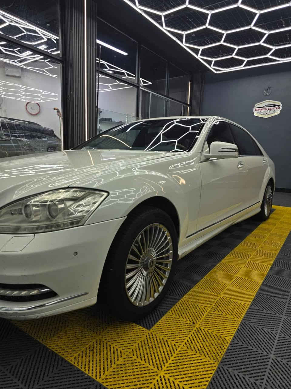 مرسيدس s550 باب طويل موديل 2011 وارد امريكي رقم بغداد السعر 190 بيع بيها مجال بسيط  
رقم الشاصي WDDNG8GB7BA363289
رقم الهاتف ***********
المحافظة كربلاء
