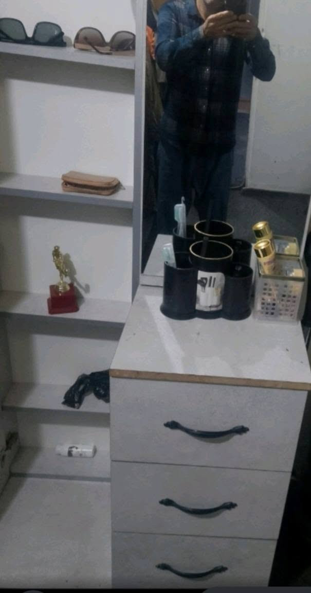 زۆر جوانەو بێعەیبە  نرخی  35هەزار ناونشان سەید سادق پشتی ئاوێنەکەش  رەفەیە وەک دیارە بۆپەیوەندی ***********@
