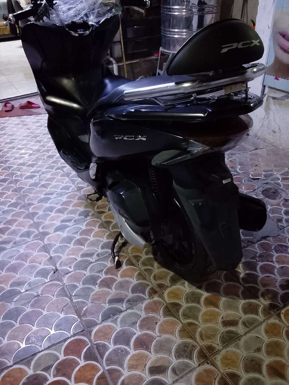 سلام عليكم PCX. جيل ثالث كوري بصمه.
دراجه نظيفه مال بيت مكينة مكفولة ناعمه 
شعلة معدل زينة دراجه ماشية 27 حقيقي 
دراجه نقص مالتهه فقط حساسات وتريشة 
مثل ما موضح بل صورة بيهه سستم بلوتوث 
فقط تربطه وستان موبايل دراجه سعرهه 14 
وبيهه مجال مكان بغداد البلديات.
الرقم ***********
