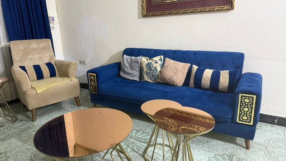 قنفات ٨ نفرات مع الطبلات كامل  نظيف ومابي اي عيب فقط شويه صمغ عالقماش اريدهم ب٤٥٠ للاستفسار على الرقم ***********
