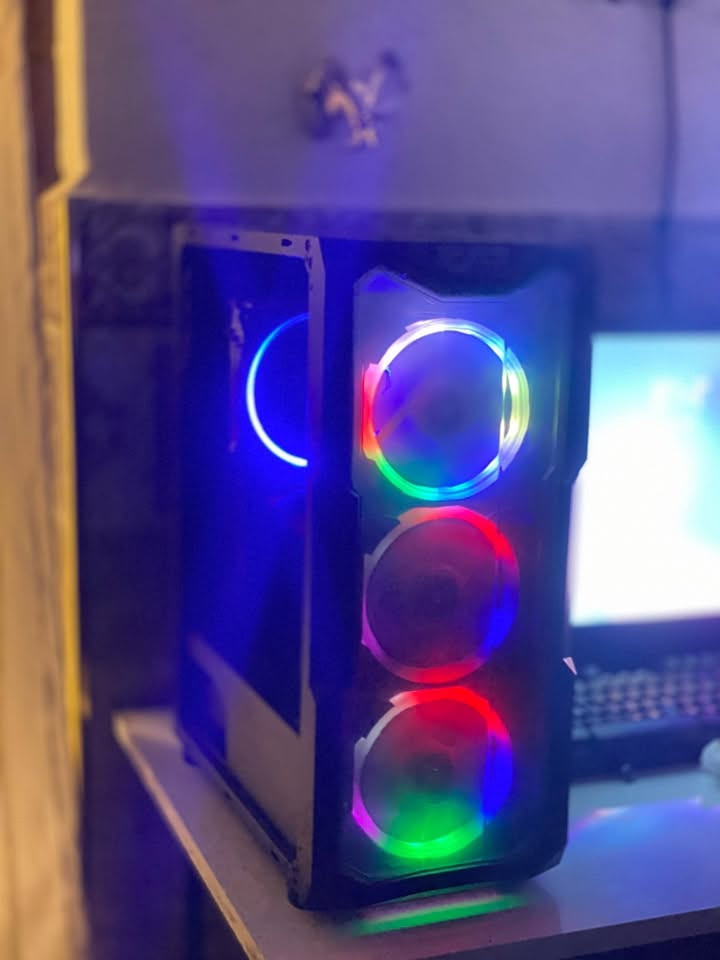 السلام عليكم
معالج i3 جيل 10 
كرت  Rx 590 gme
رامات ddr 4 .16 gb 
 بور سبلايPsu 650 
Ssd 500gb 
HDD 80gb 
مكاني الفلوجة السعر500 مجال بسيط يوجد توصيل  
رقمي ***********
