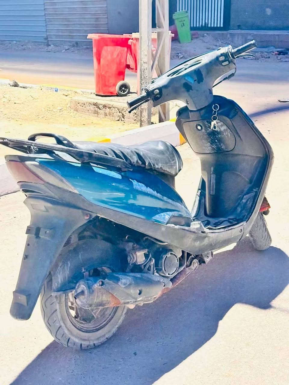 السلام عليكم  
دراجه للبيع ماكس  ثعلب🦊  
دراجة نضيفه وحلوا. مفتوحه فقط مبدله كور حاويه مو تجاري السعر 350 وبيهه مجال بصيط حك الجيه 

هاذا رقمي شراي اتصل  ***********
مراسله واتساب
