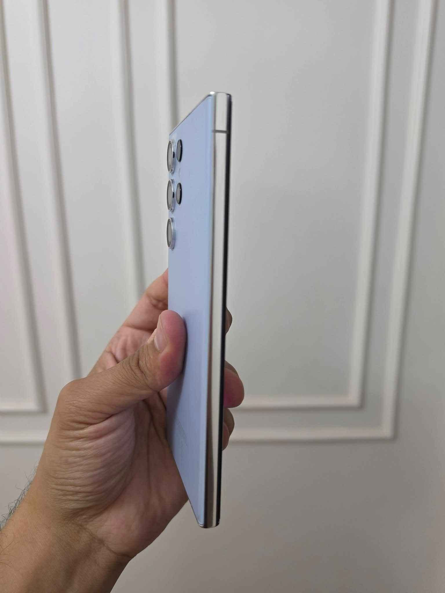 سامسونج s21 الترا نسخه 5G 
المواصفات والاسعار
سيم كارت مع شريحه الكترونيه ذاكره 128 سعر 390
دبل سيم كرت ذاكره 256 سعر 460 الف
الامتيازات
الشاشة: Dynamic AMOLED 2X قياس 6.8 بوصة،
المعالج:  Snapdragon 888
الكاميرا الخلفية: رباعية؛ رئيسية 108  ميجابكسل
الكاميرا الأمامية: 40 ميجابكسل.
البطارية: 5000 مللي أمبير، تدعم الشحن السلكي 25 واط واللاسلكي 15 واط.
بغداد زيونه ربيعي قرب مجمع البركه 
*********** بغداد, العراق
