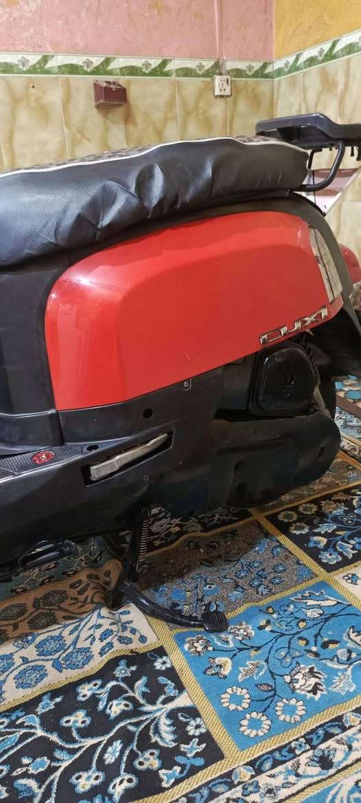 سلام عليكم دراجه ماكس بوليسي نوزل دراجه رمنبه  كهربائيه فول اشاير هورن سكن عالي ناصي دراجه احله من الصوره شلعته تخبل ومعدل كفرات اصليه مختمه وي المكينه مفتوحه مره واحده  سعر 800 وبيها مجال مكاني بصره قرنه قضاء المدينه الصادق قرب المام أحمد بن علي للاستفسار ***********
