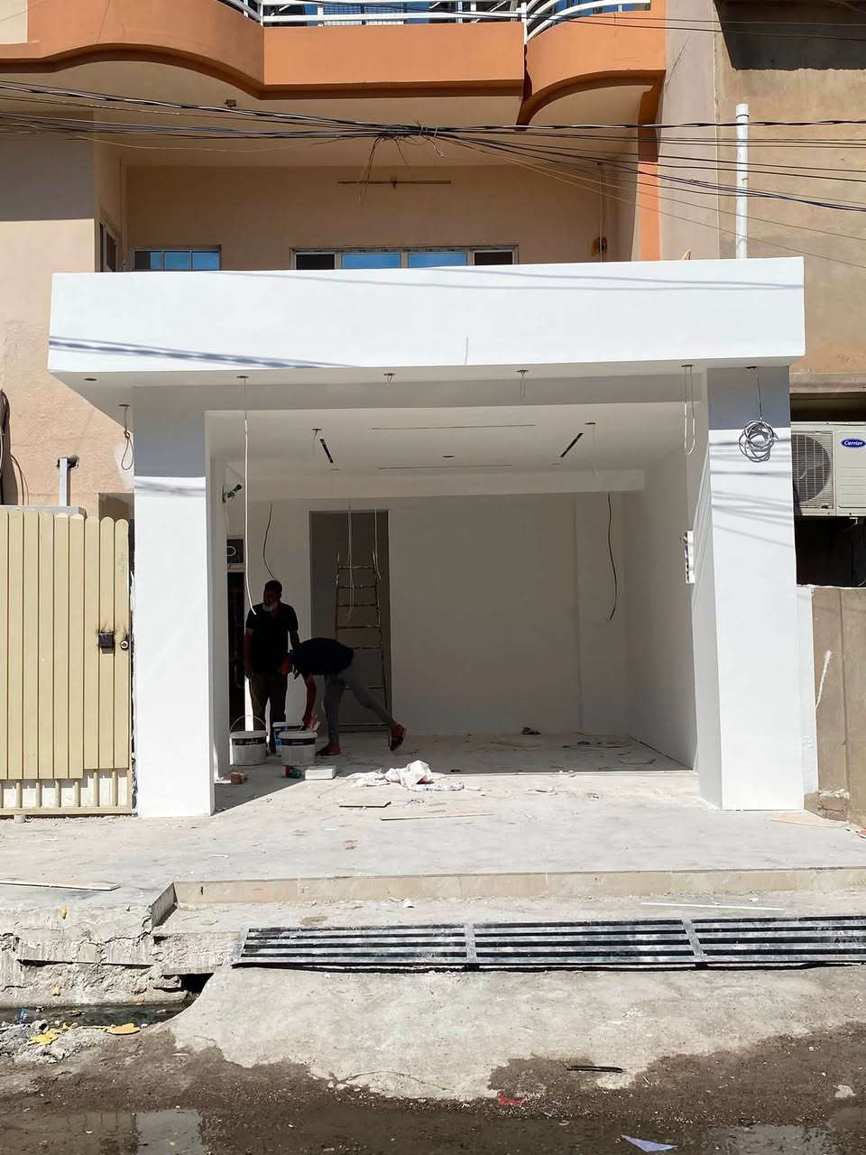 نعمل على كافة انواع الديكورات الجبس مبورد. والصبغ والسقوف الثانويه وبديل الخشب والرخام‏‪*********** ***********
