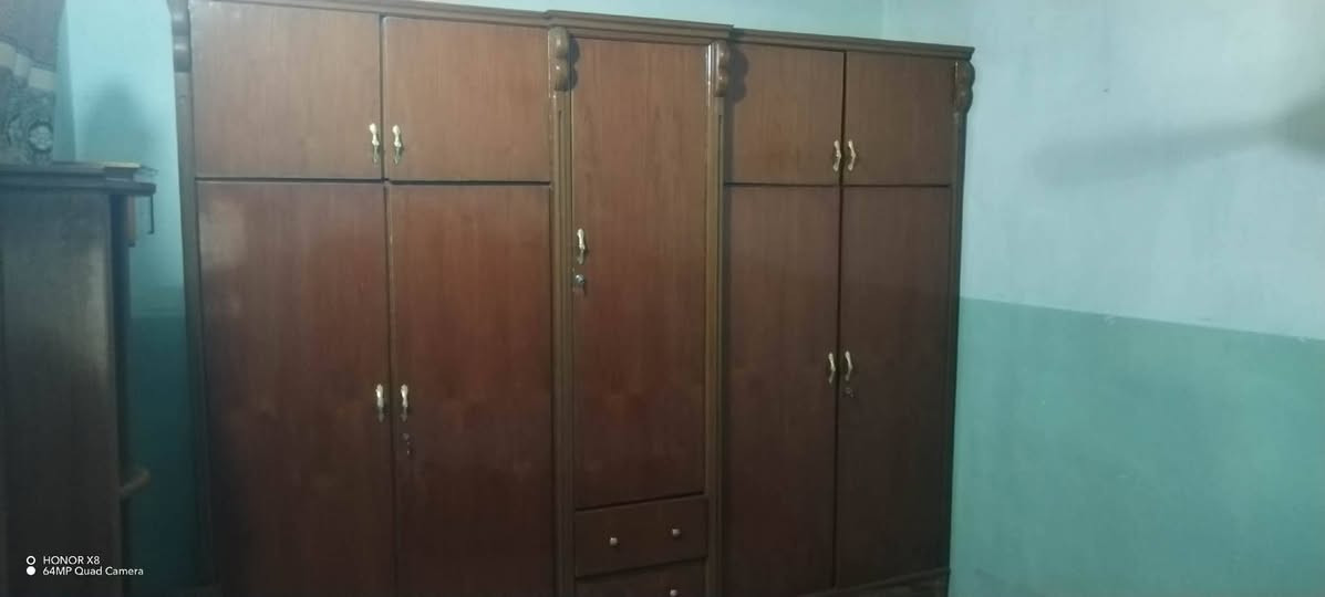 غرفه نوم نظيفه استخدام شي قليل مرتبه خشبها نظيف مكانها تل ارمان الزراعي للاستفسار الاتصال ع ***********لمعرفه السعر
