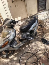 عندي دراجه للبيع ومثل ماشفون بل صور مكينه لاطشه سعرها ١٠٠الف ٠٧٨٠٩٣٣٨١...