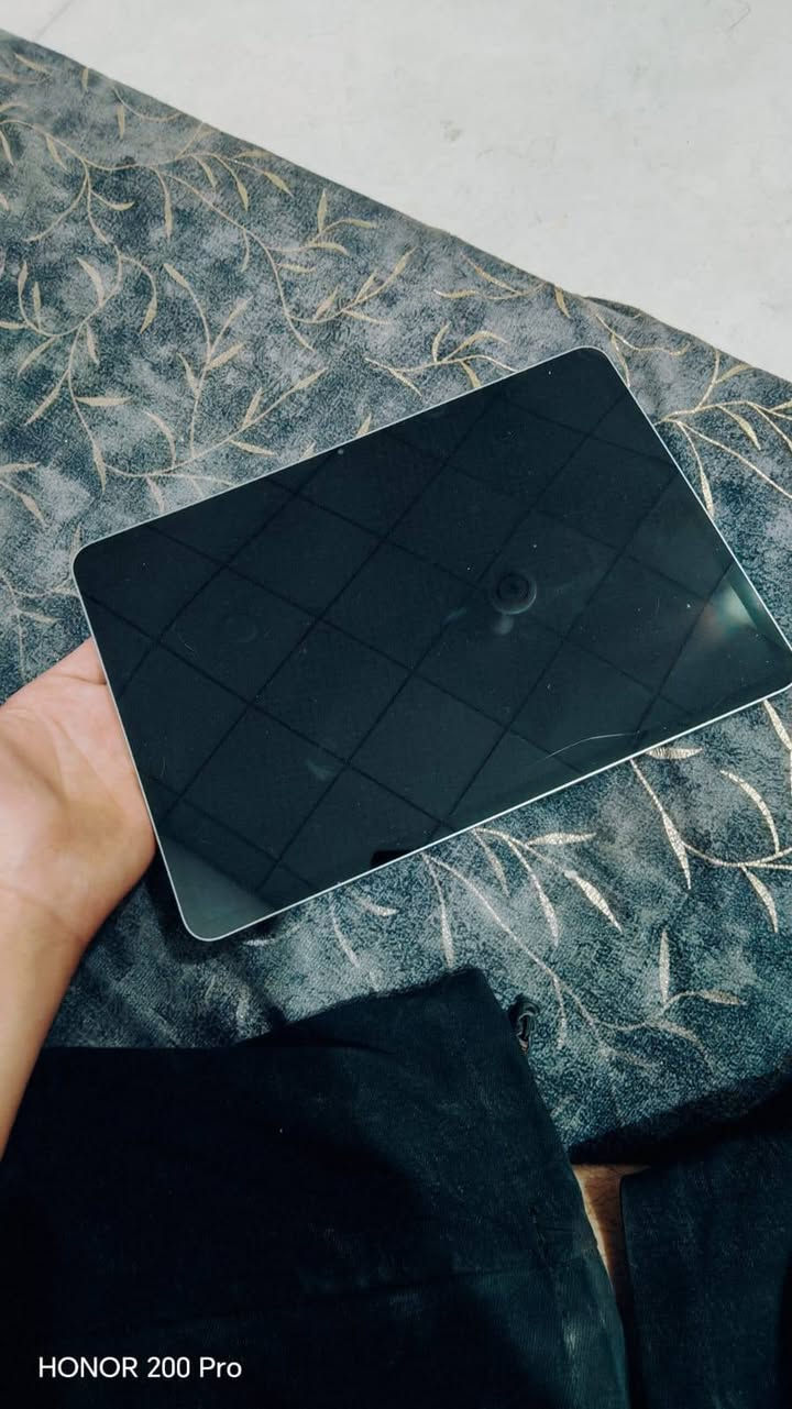 📱 للبيع Xiaomi Pad 7 – مواصفات قوية جدًا 🔥
✨ الموديل: Xiaomi Pad 7
🖥️ الشاشة: 11.2 بوصة
🔥 الدقة: 3.2K – ‏3200×2136
⚡ معدل التحديث: 144Hz
🌈 الشاشة: HDR10 + Dolby Vision + ألوان DCI-P3
☀️ السطوع: يصل إلى 800 nits

🚀 المعالج: Snapdragon 7+ Gen 3 – بدقة تصنيع 4nm
🎮 المعالج الرسومي: Adreno GPU
💾 الرام: [RAM: 8GB + 4GB]
💽 التخزين: [256GB]

🔋 البطارية: 8850mAh
⚡ الشحن: 45W Turbo Charging
🔊 الصوت: 4 مكبرات صوتية + Dolby Atmos

📸 الكاميرا الخلفية: 13MP – تصوير 4K
🤳 الكاميرا الأمامية: 8MP

📡 الاتصال: Wi-Fi 6E + Bluetooth 5.4
🔌 المنفذ: USB-C 3.2 Gen 1
🧭 يدعم: Gyroscope + مستشعرات متعددة
💻 النظام: Xiaomi HyperOS 2

📏 السماكة: 6.18mm
⚖️ الوزن: 500g

🎮 مناسب جدًا للألعاب مثل PUBG، الدراسة، مشاهدة الأفلام، التصميم وتعدد المهام.

📦 الحالة: [مستعمل ]
🎨 اللون: [رصاصي ]
💰 السعر: [375الف]
📍 الموقع: [فلوجه حي نزال ]

📩 للمهتمين مراسلة خاص.  ***********
