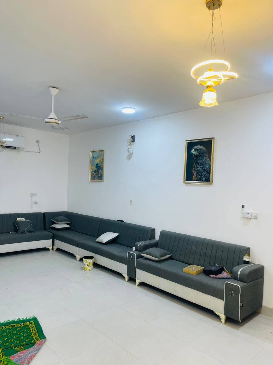 بيت للإيجار في مجمع الزهور السكني
🔹 البيت مؤثث بالكامل
🔹 جاهز للسكن فوراً
📍 الموقع: مجمع الزهور السكني – خلف جامعة السراج 
💰 الإيجار: يُحدد عند التواصل
📞 للاستفسار والتفاصيل: مراسلة الصفحة أو الرقم ***********.
