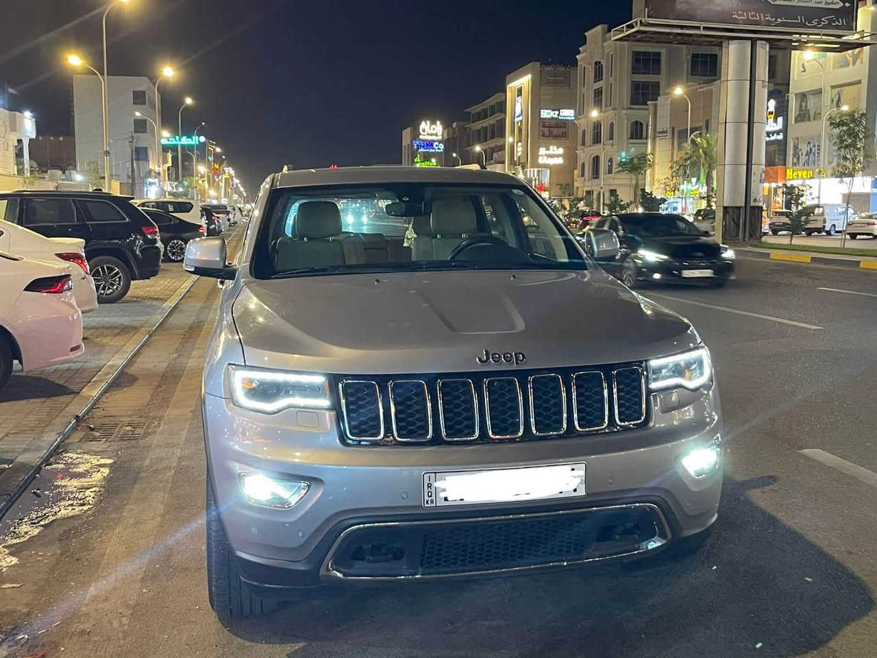 Jeep Grand Cherokee Limited 1/1 2019
الموديل : 2019
العداد : 60 الف ميل 
المحرك : المرغوب V6 / 3600 Cc 
الكير : أوتوماتيك 
الون :  سلفر 
الحالة او نوع الضرر : كلين تايتل كفاله عامه مكفوله (خليجي) ✅

الـــــمـــواصــفـــــات

المواصفات:- 1/1 

* دفع رباعي 4x4 . 
* فرش المقاعد من الجلد . 
* صفي المقاعد الأمامية كهربائية .
* ذاكرة لحفظ وضعيات الجلوس . 
* صفي المقاعد الأمامية مع تدفئة . 
* صف المقاعد الخلفية مع تدفئة . 
* نقطة عمياء .
* ويل قياس 20 انج .
* مقود السائق كهربائي . 
* تدفئة ستيرن . 
* سقف بانوراما .
* شاشه كبيرة مع نفكيشن GPS . 
* نظام خاص للطرق الوعرة . 
* مصابيح امامية زنون . 
* المصابيح الأمامية مع LED لايت . 
* كشافات ضباب بروجكتر زنون . 
* تشغيل عن بعد .
* صندوق كهربائي .
* حساسات أمامية . 
* حساسات خلفية .
* كاميرا خلفية .
* بخاخ ماء لتنظيف المصابيح الامامية .
* مرايا متحسسه للضوء العالي . 
* مرايا جانبية قابلة للطي . 
* بلوتوث تلفون . 
* محدد سرعة . 
* نظام تشغيل واطفاء اوتماتيكي للمحرك للتوفير من صرف الوقود . ( Auto Start System ) .
* نظام بريك اوتماتيكي ( Auto Break System ) .

الموقع :📍البصره  
للتواصل الواتساب او اتصال صاحب سياره 👇🏻
*********** 📱
